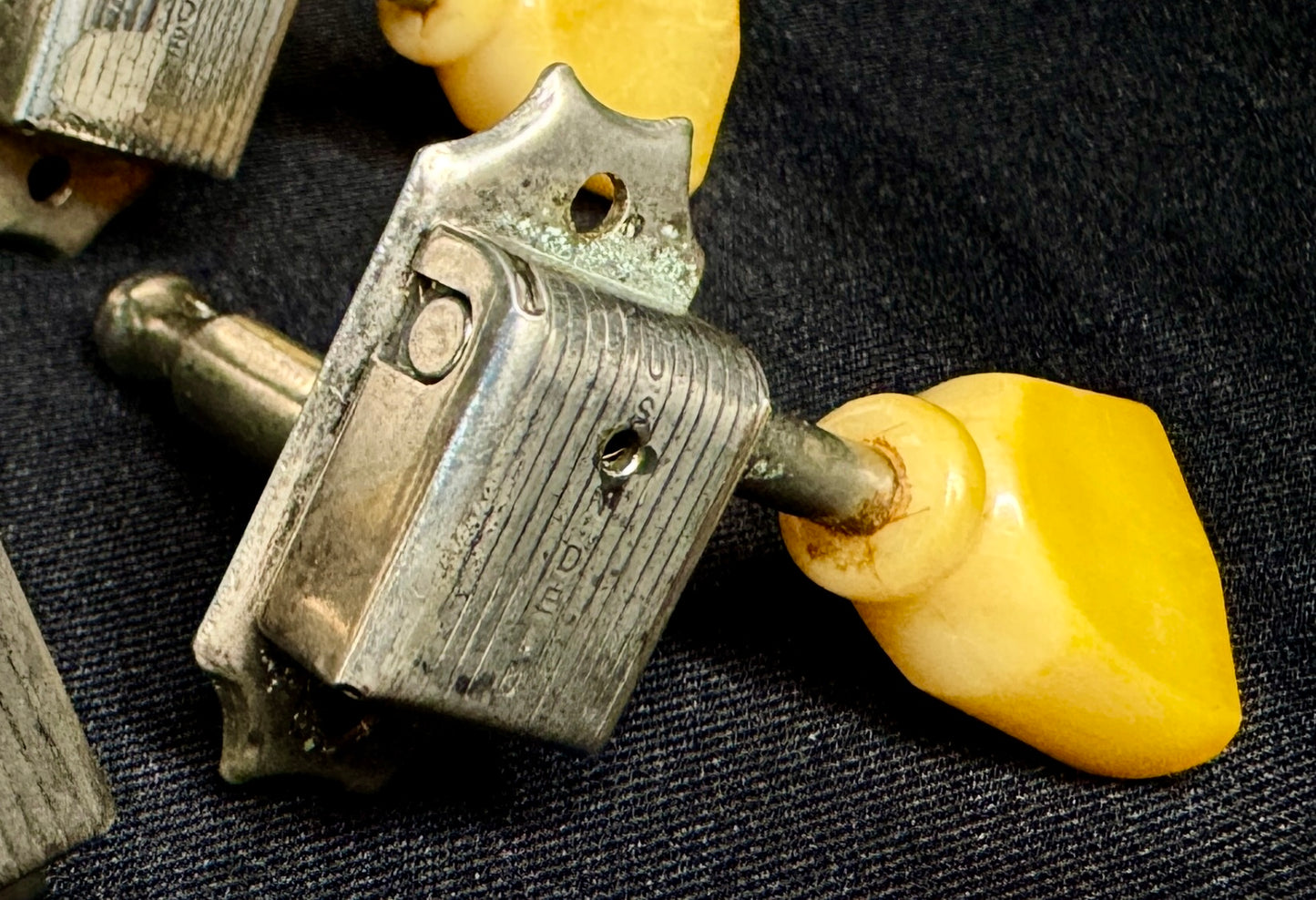 Gibson Kluson Aged Relic Nickel Single Line SD90SLN 3x3 Guitar Tuning Machines