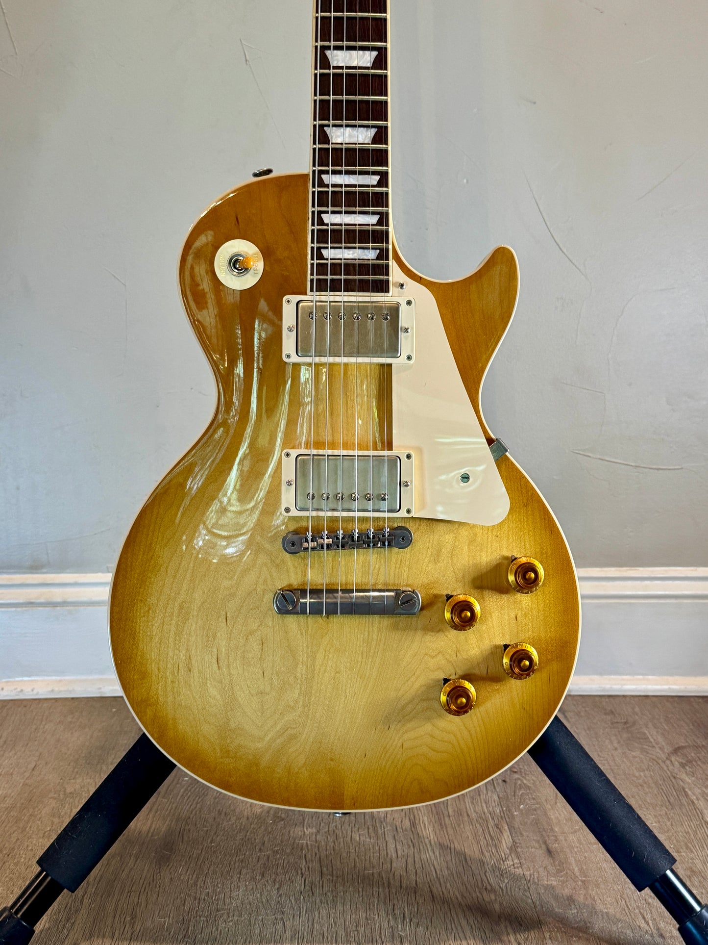 Gibson Les Paul Classic Honeyburst with R0 Reissue Vintage Makeover
