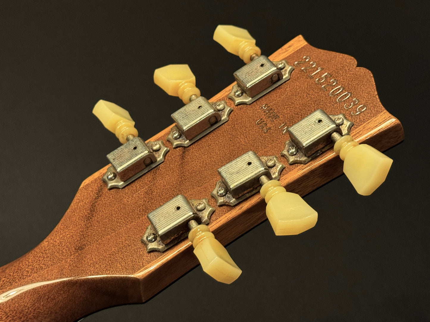 Gibson Les Paul Classic Honeyburst with R0 Reissue Vintage Makeover